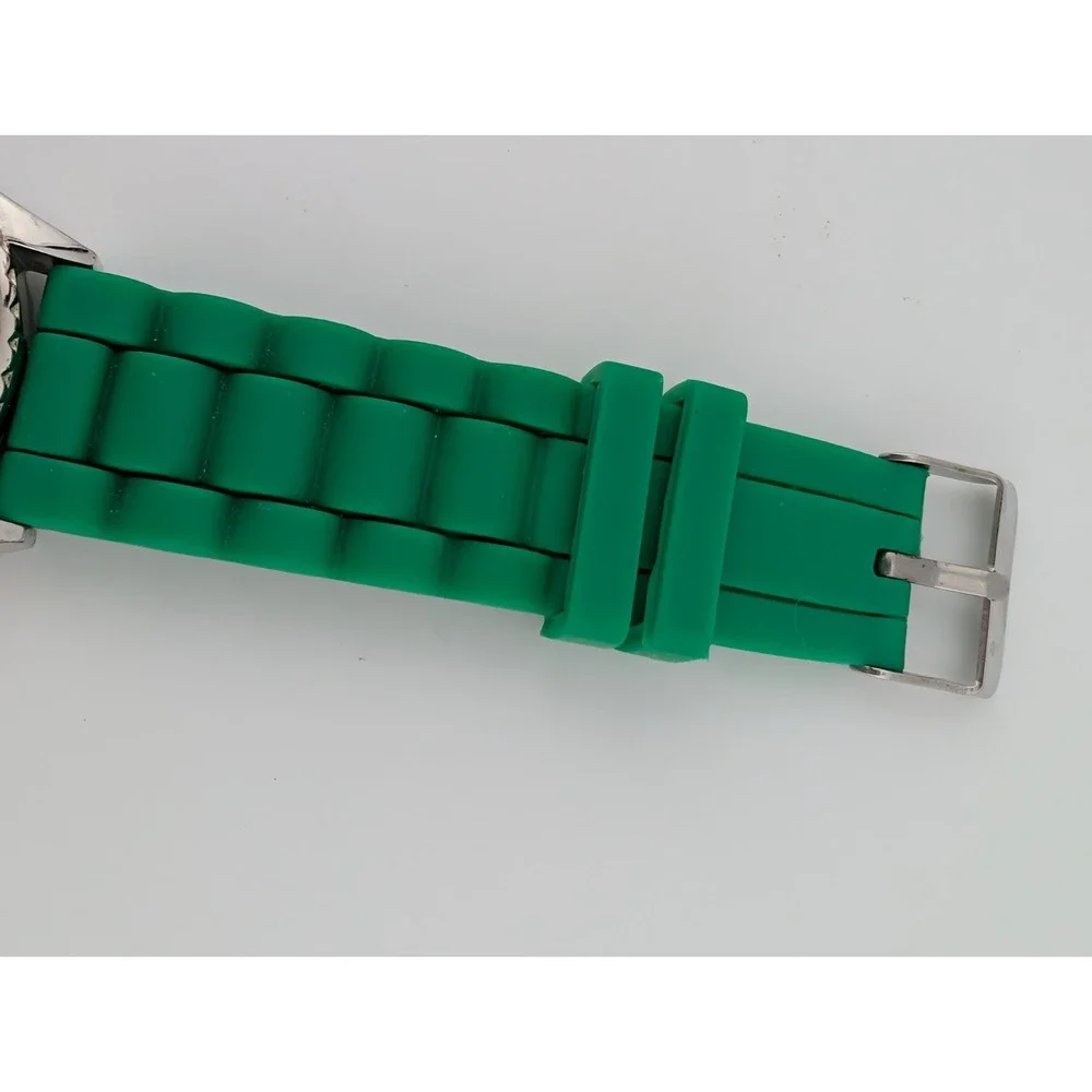 Christmas Tree Multicolor Light Up Dial Green Silicone Band- New‎ Battery